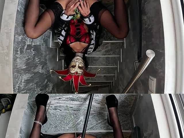 I got a great Venetian mask, take a look.