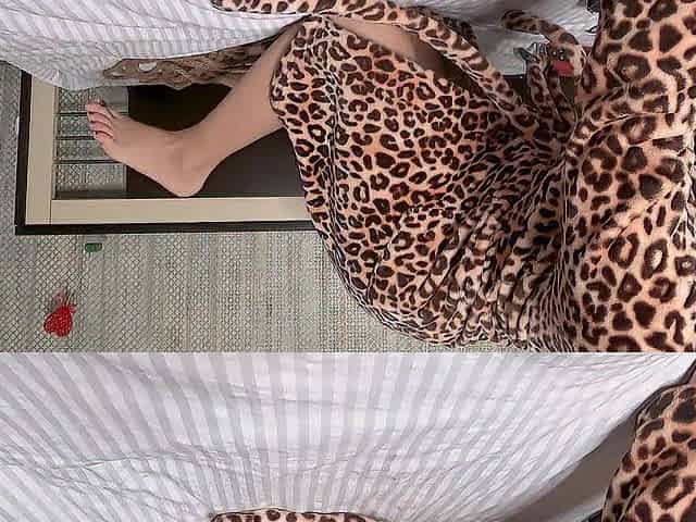 Breasty saleswoman came home after work and masturbates during the time that remembering her client