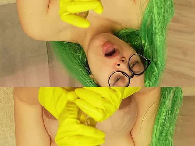 Asian Stepsister Decides to Take Pity on You and