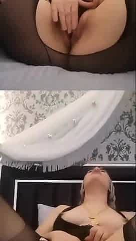 Blonde With Natural Big Boobs Loves Putting A Toy In Her
