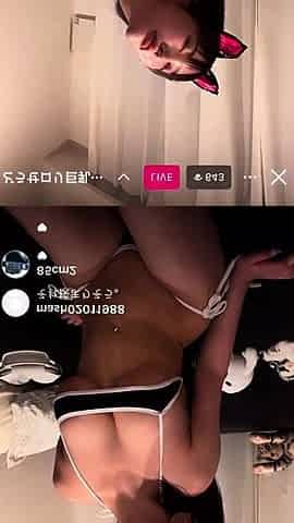 Horny Webcam Babe Solo Masturbation