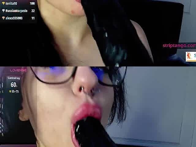 RavenFoxxy Brings A Pleasing Late Night Tease