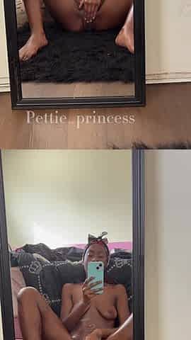 Black Screw Herself In The Mirror