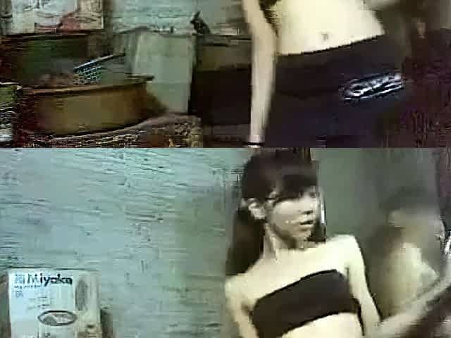 Hot Indonesian Babe Dancing