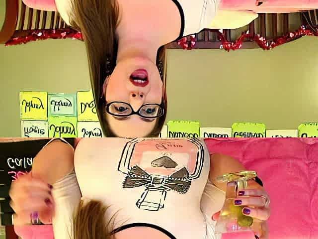 Amateur Webcam Teen Masturbates And Teases