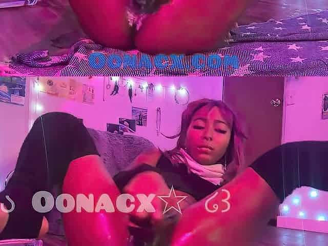 Yoruichi creams & squirts on thick ebony toy