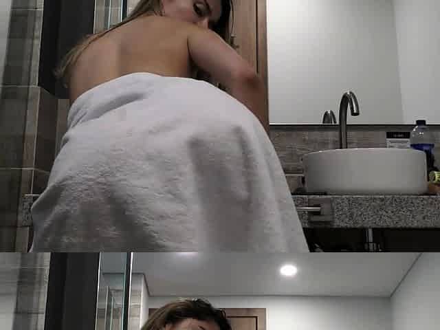 Hot amateur blonde pregnant toying her pussy solo