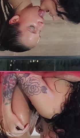 Venusss and Mia Kissing in Bathtub