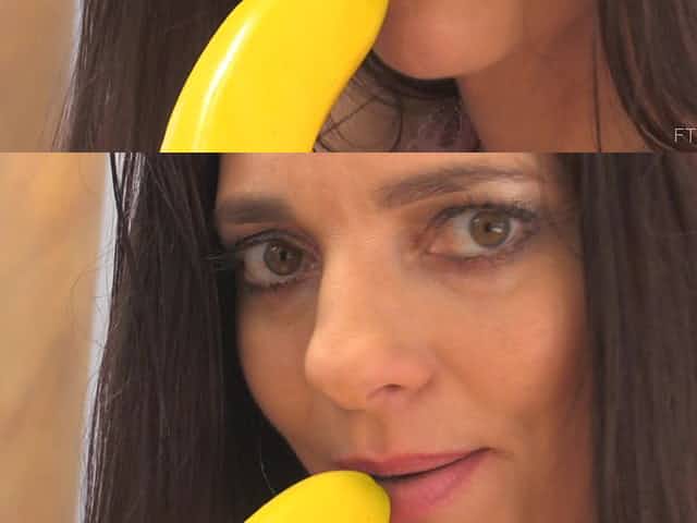 Mindi stuffs her mature MILF pussy and reaches orgasm with a banana