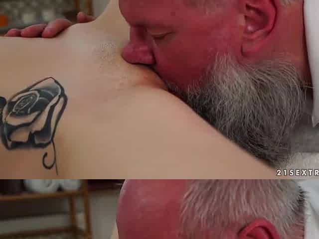 Old Man Bang Hot Chick With A Shaved Pussy - Tera Link