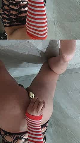 Sissy cabalgando un sex toy y corriendose en castidad