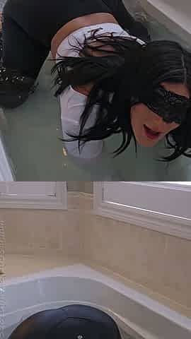 Horny MILF Teacher in leggings gets off in the bathtub