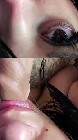 Amateur brunette double toying on webcam