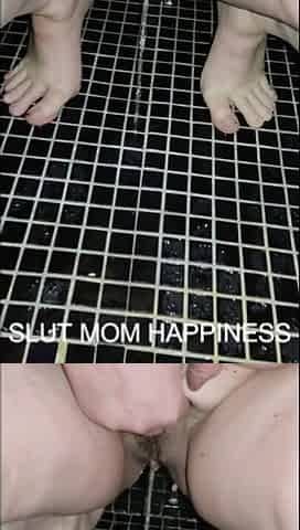 Amateur wife taking golden shower