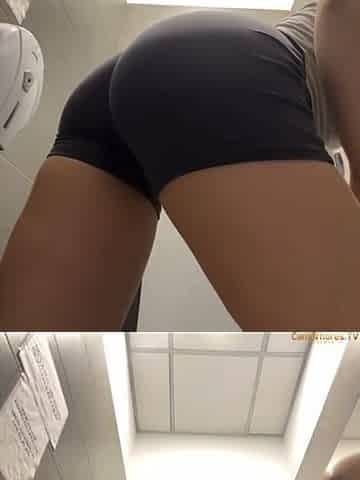Unbelievable squirting in public with curvy amateur