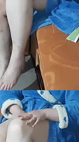 Accidental Flash of Mom's Pussy.