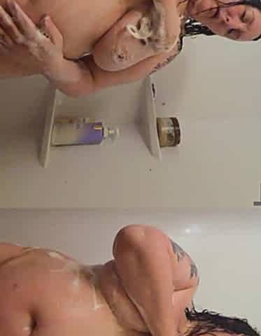 Candid voyeur spy's on Sandra in the shower