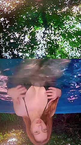 Hawt Redhead in the sexy tub