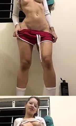 Brunette Solo Webcam Masturbation