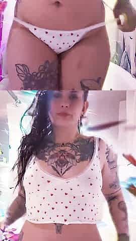 Jana Sparks shows off after shower