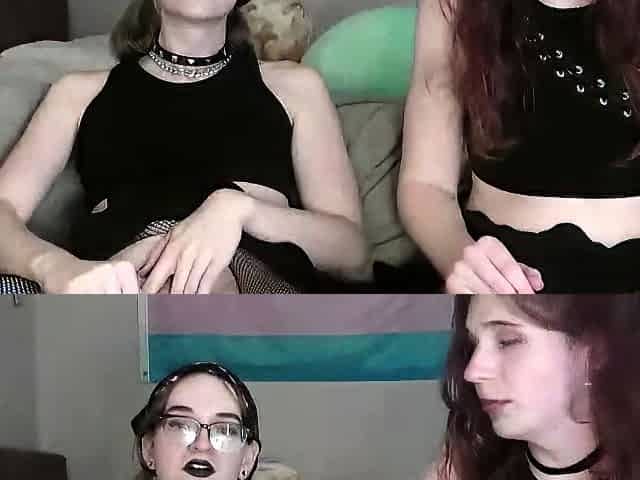 Amateur teen beauties make lesbian love