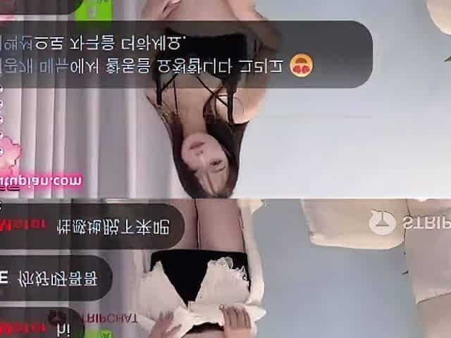 Erotic live chat with cute beautiful girl