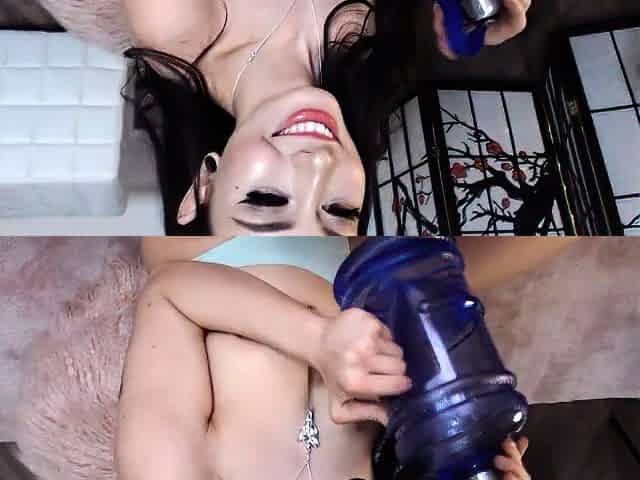 Webcam fun mature brunette with toys cum on cam