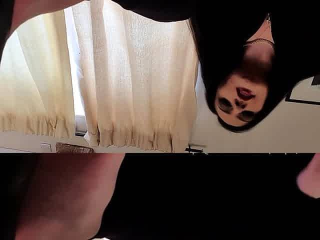 Foot fetish cumload with brunette