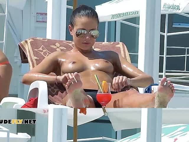 Cute nude beach girl caught on camera