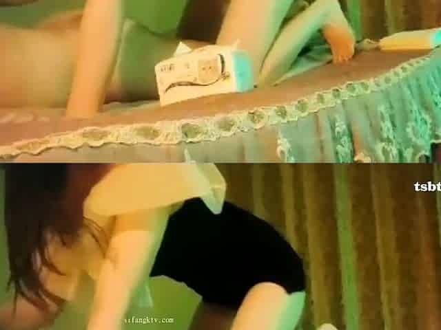 Amateur Webcam Teen Flashes Masturbates