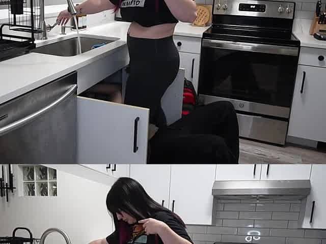 Faphouse Exclusive: Plumber Rips Leggings to Fix a Leak