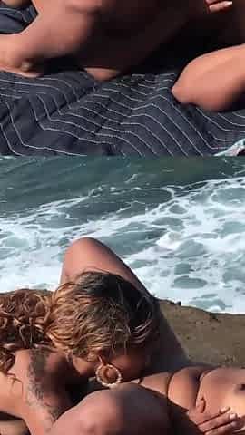 Ebony girls lick pussy on beach