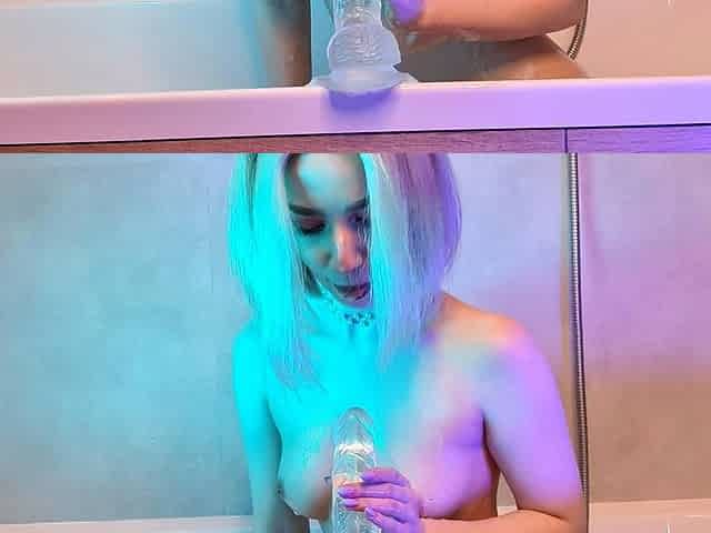 Blonde solo jerking off