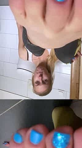Classy blonde enjoys foot fetish