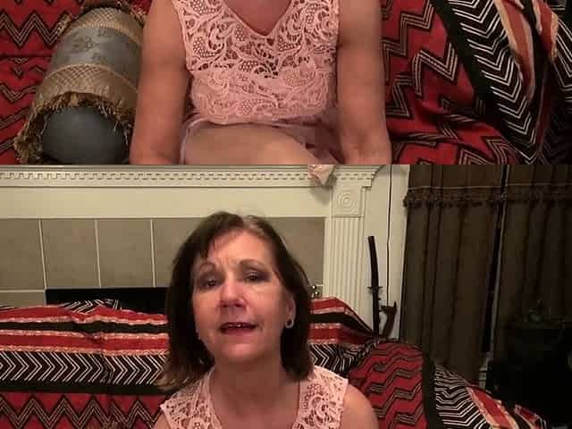 Over 60 gilf Penny from the USA fingers her old cunt