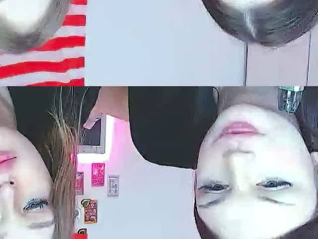 Amateur Blonde Teen Fingers Her Wet Pussy On Webcam