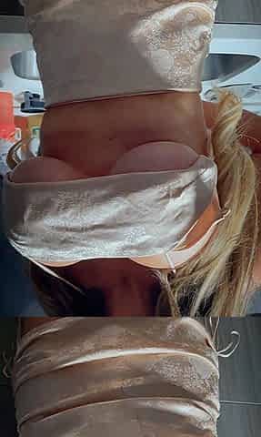 Big boobed babe masturbating