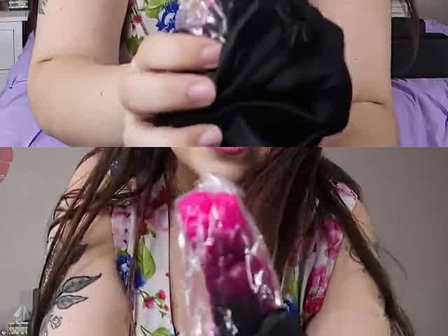 Unboxing Velvet Alleys Widow Fantasy Dildo - Sydney Screams