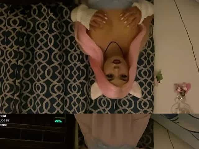 Txtfromprincess- sucking an riding vibrator ????