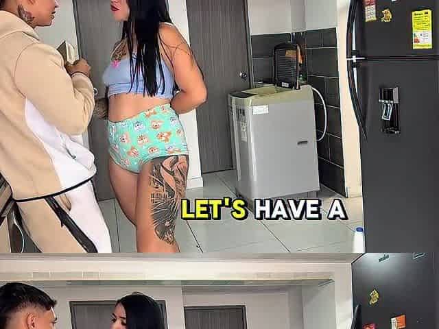 Tattooed gal seduces pizza delivery man (English subtitles, full episode)