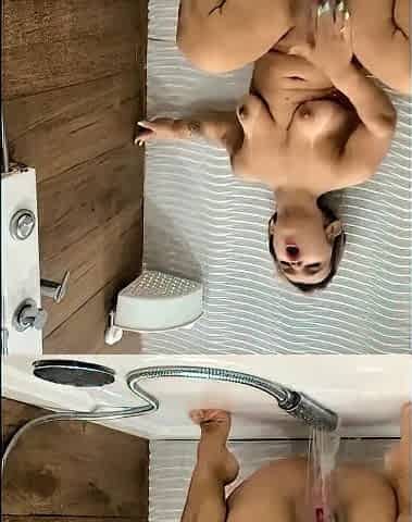 Masturbating amateur cums after solo fun