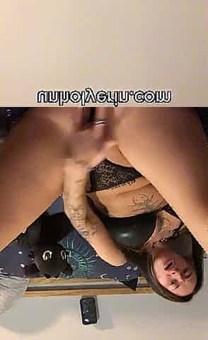 Slutty large booty teen sex-toy in groans out