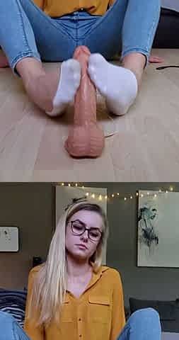 Amateur Blonde Teen Plays Solo with Toy Webcam Porn