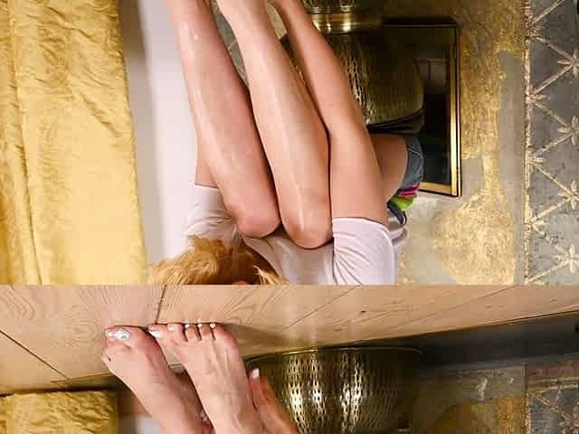 Classy blonde enjoys foot fetish