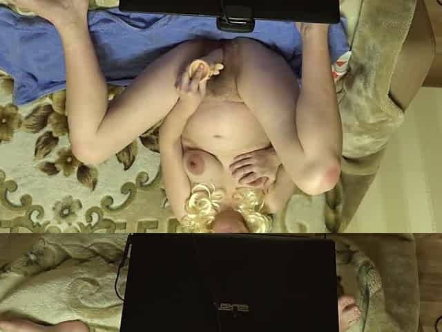 Nude preggo mamma with a rubber ramrod bangs her hirsute twat in front of a web camera and fondles her melons