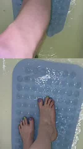 Amateur Foot Fetish Girlfriend Sucks and gives a Footjob