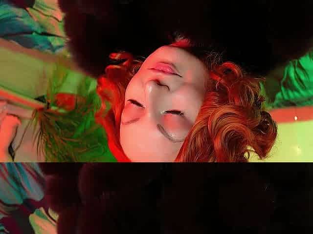Hawt pin up Arya doing ASMR sounds with short leather gloves