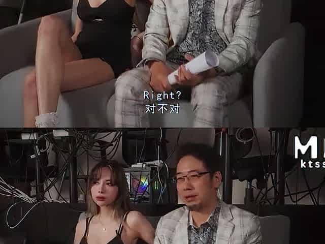 ModelMedia Asia - Streamer performs striptease and trio during live stream