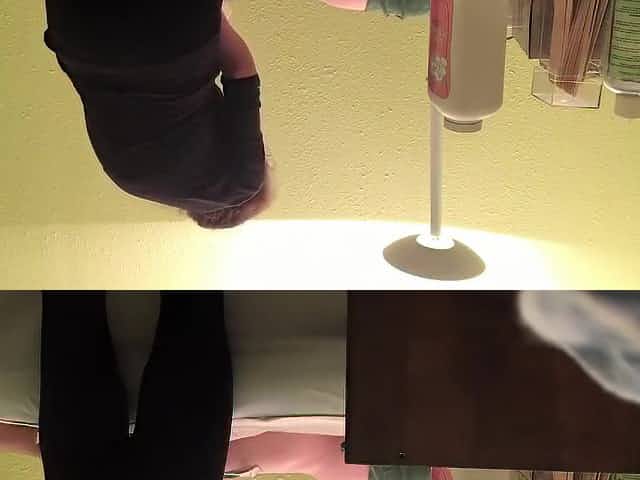Hidden cam reveals a wax master giving handjob to horny client