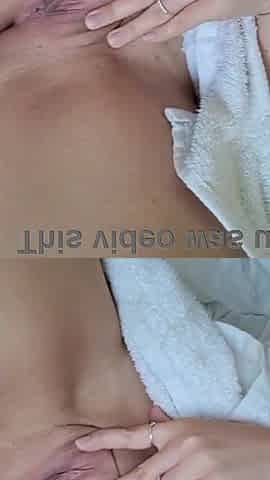 18yo Latin chick Opens Her Virgin Twat